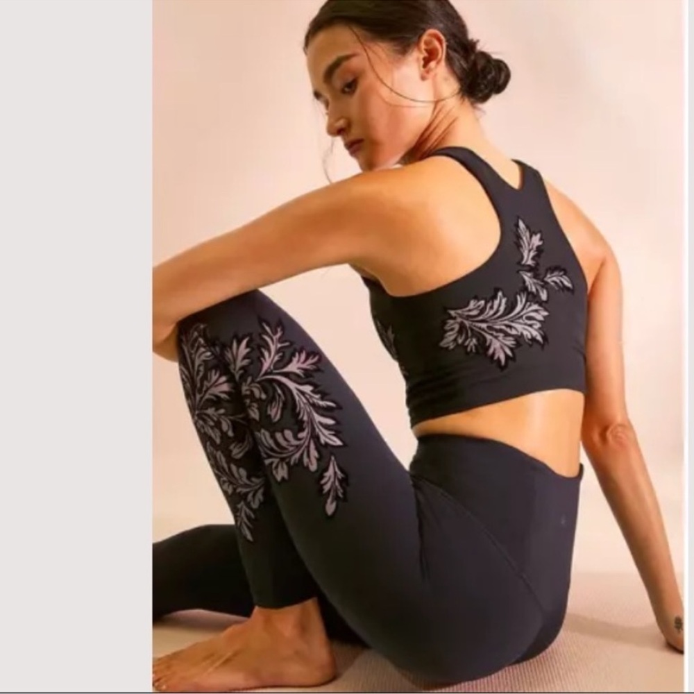 Athleta Black and Gray Leaf Pattern Activewear Set